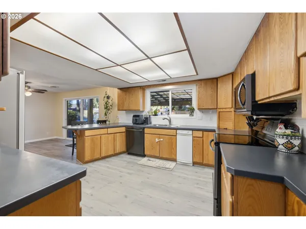 $699,900 | 85217 Winding Way, Pleasant Hill, OR 97455