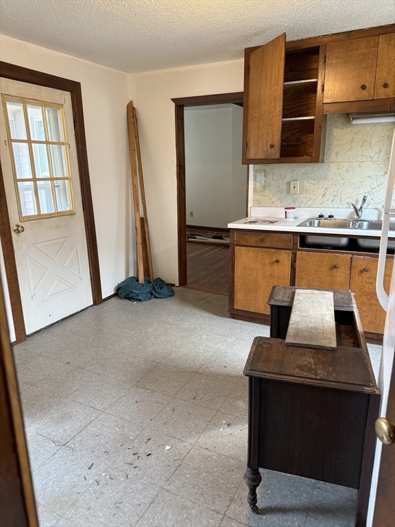 22 Hockanum Road Northampton, MA 01060 - Photo 6 of 27 Gallery Image 6