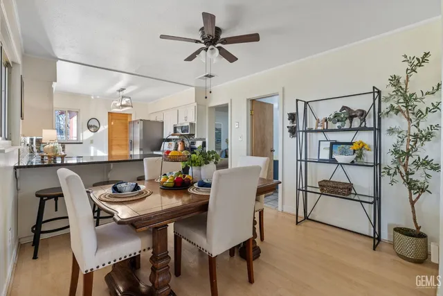 a view of a house with backyard and a garden