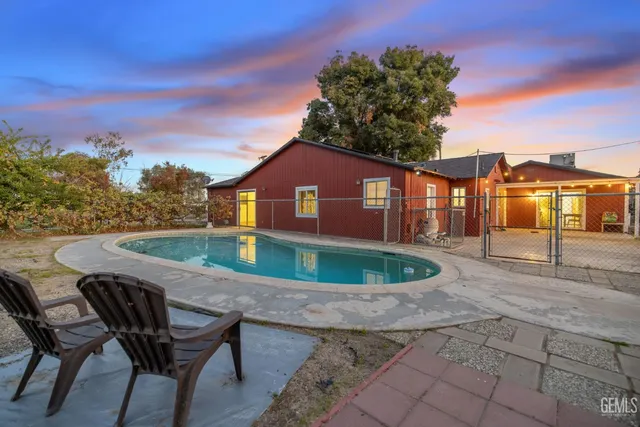 a view of a yard with cars