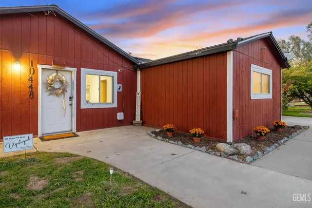 a house view with a outdoor space