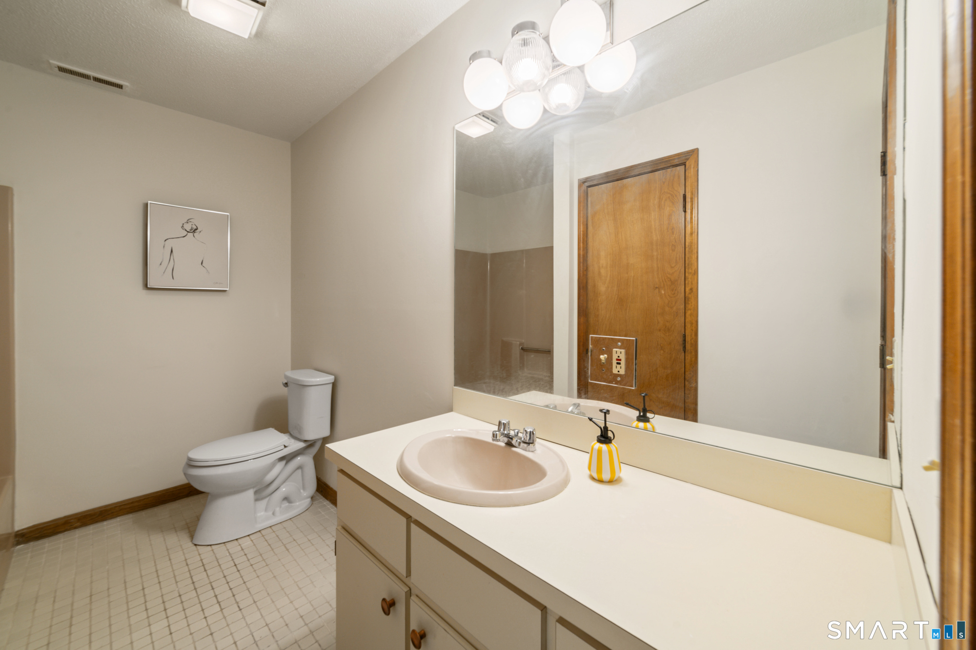 817 Woodtick Road, Unit 1A Waterbury, CT 06705 - Photo 18 of 26