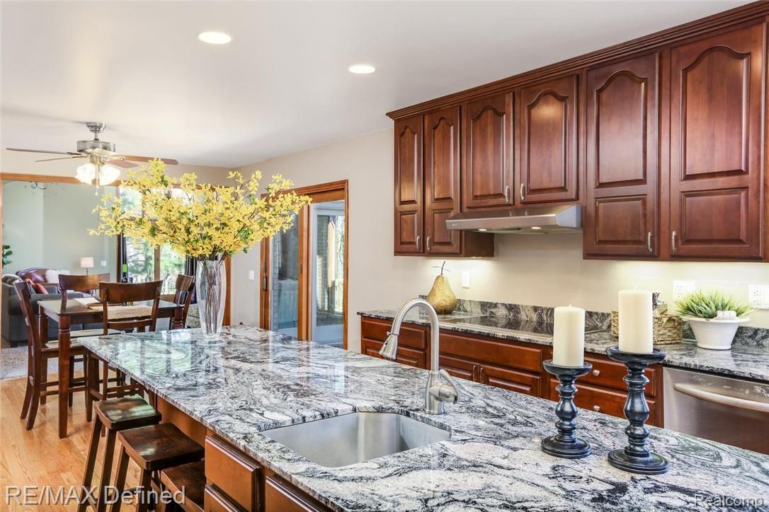 2222 Hosner Road Oxford, MI 48370 - Photo 29 of 60 Island w/Seating & Sink