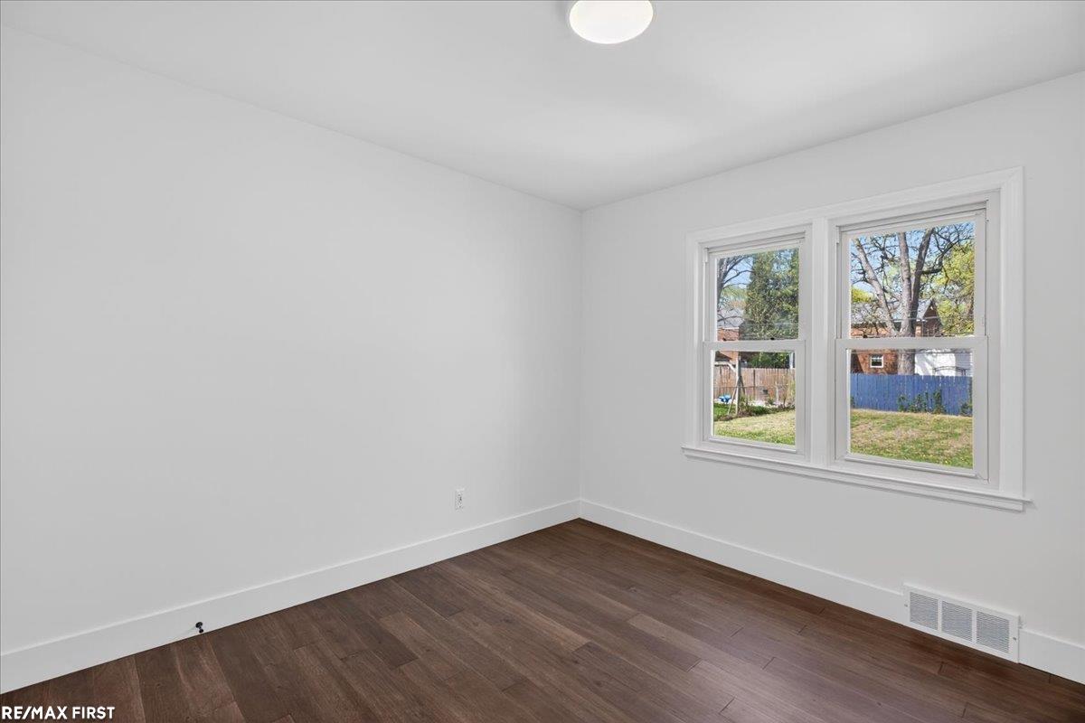 2752 Bamlet Road Royal Oak, MI 48073 - Photo 28 of 47 50205143-2dfc7f7c-5062-4486-8f78-32927bcb0ef8.JPG