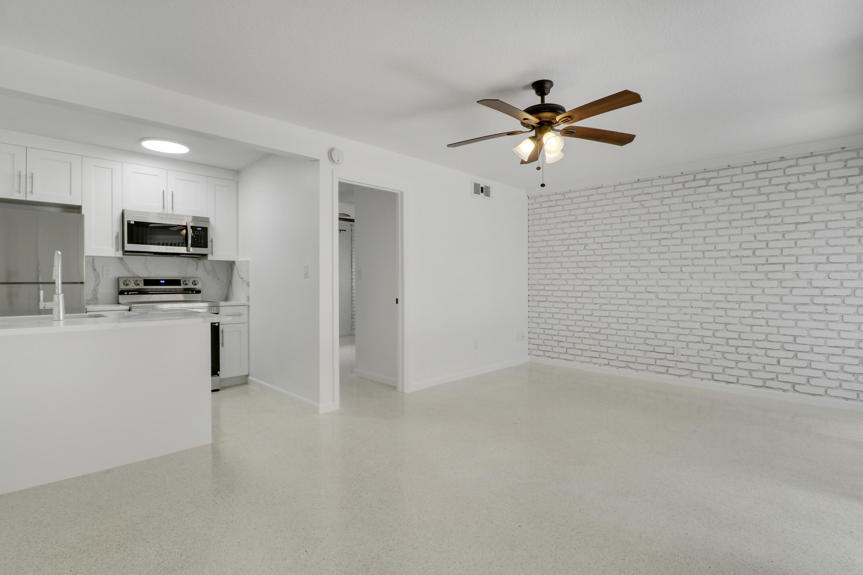 704 Omar Road, Unit 6 West Palm Beach, FL 33405 - Photo 9 of 17 House-27