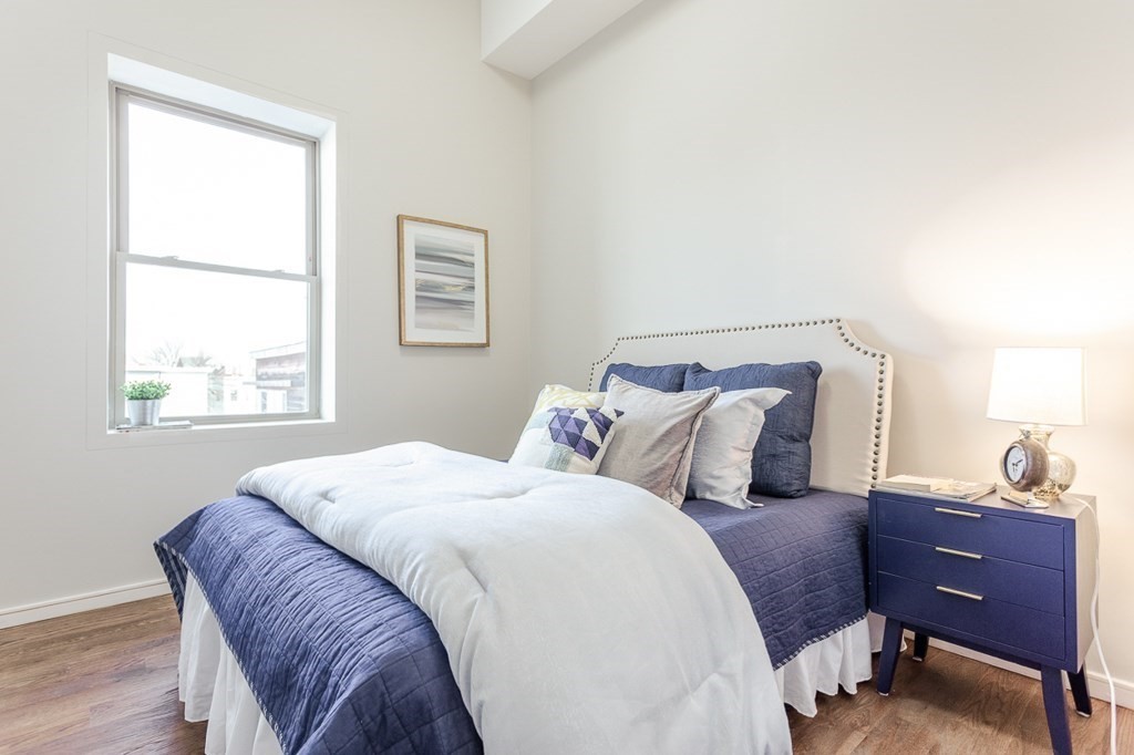 178 Elm Street, Unit 5 Cambridge, MA 02139 - Photo 7 of 14 a bedroom with a bed and a window