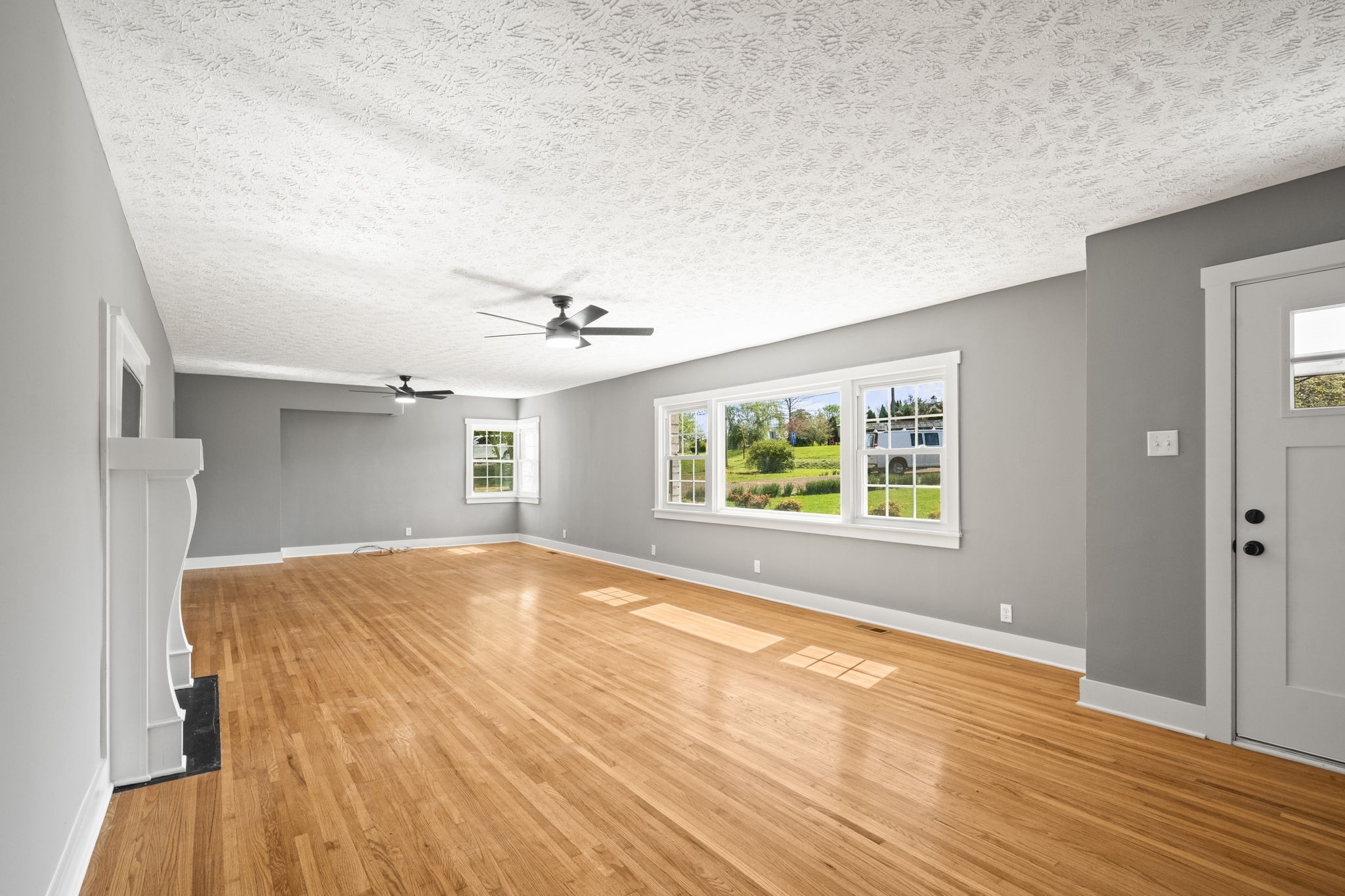 1503 5th Avenue West Springfield, TN 37172 - Photo 12 of 57 an empty room with wooden floor and windows