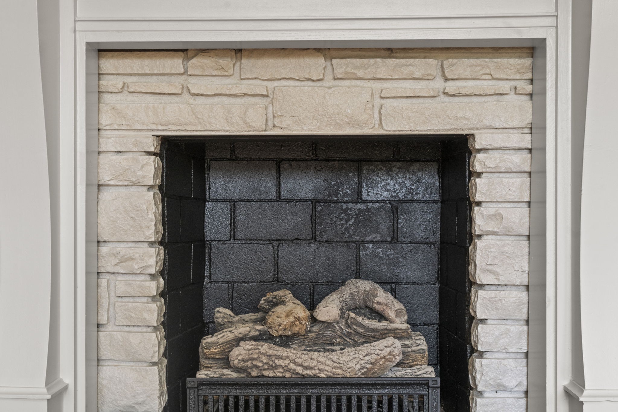 1503 5th Avenue West Springfield, TN 37172 - Photo 14 of 57 a view of a fireplace
