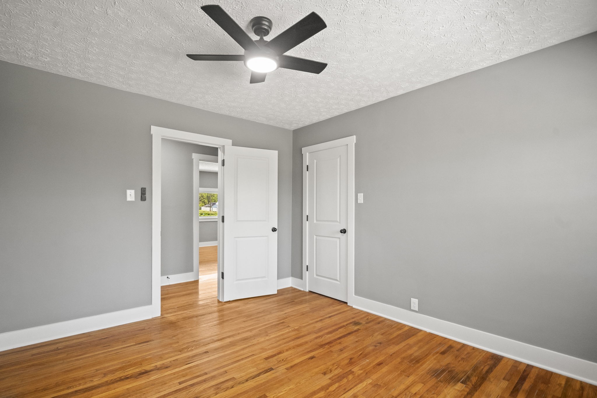 1503 5th Avenue West Springfield, TN 37172 - Photo 20 of 57 a view of empty room with wooden floor