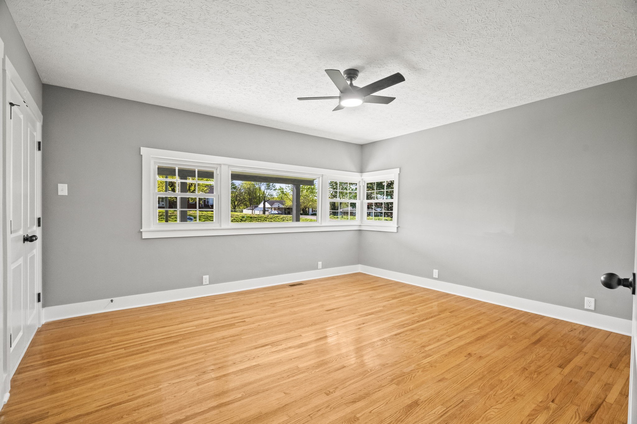 1503 5th Avenue West Springfield, TN 37172 - Photo 23 of 57 a view of an empty room with a window