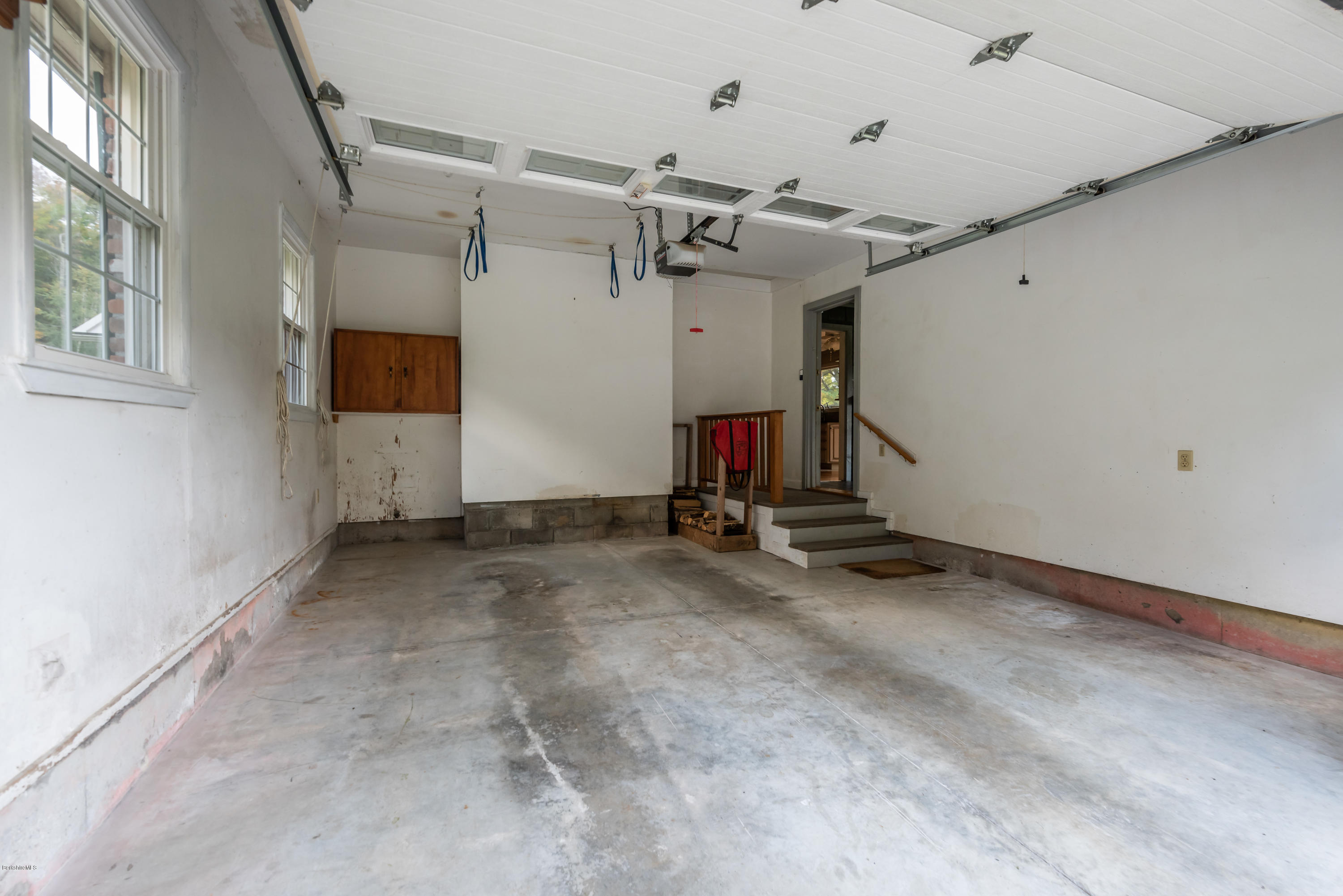 552 E Road Richmond, MA 01254 - Photo 40 of 42 an empty room with windows