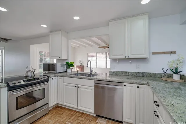 $1,995,000 | 1307 Noninui Place, Kailua, HI 96734