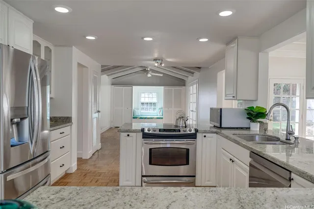 $1,995,000 | 1307 Noninui Place, Kailua, HI 96734