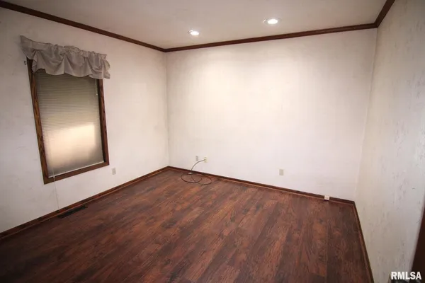 $244,900 | 5 East Timberline Drive, Blue Grass, IA 52726