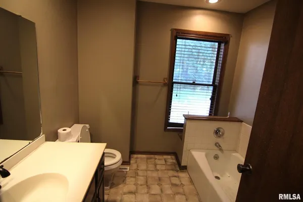 $244,900 | 5 East Timberline Drive, Blue Grass, IA 52726