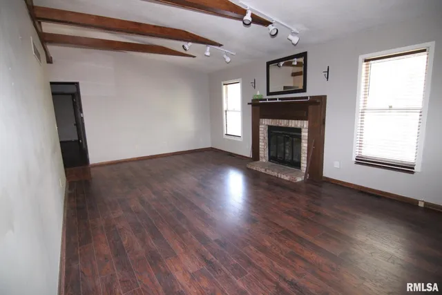 $279,000 | 5 East Timberline Drive, Blue Grass, IA 52726