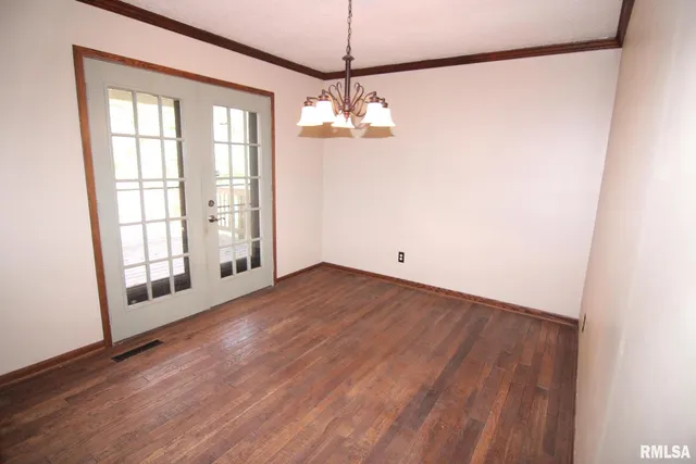 $279,000 | 5 East Timberline Drive, Blue Grass, IA 52726