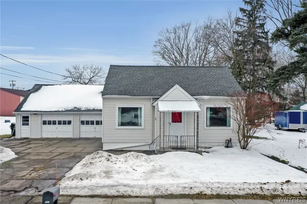$179,900 | 257 Washington Street, Wilson, NY 14172