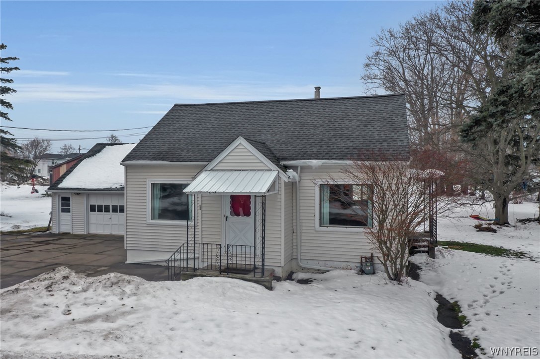257 Washington Street Wilson, NY 14172 - Photo 2 of 35