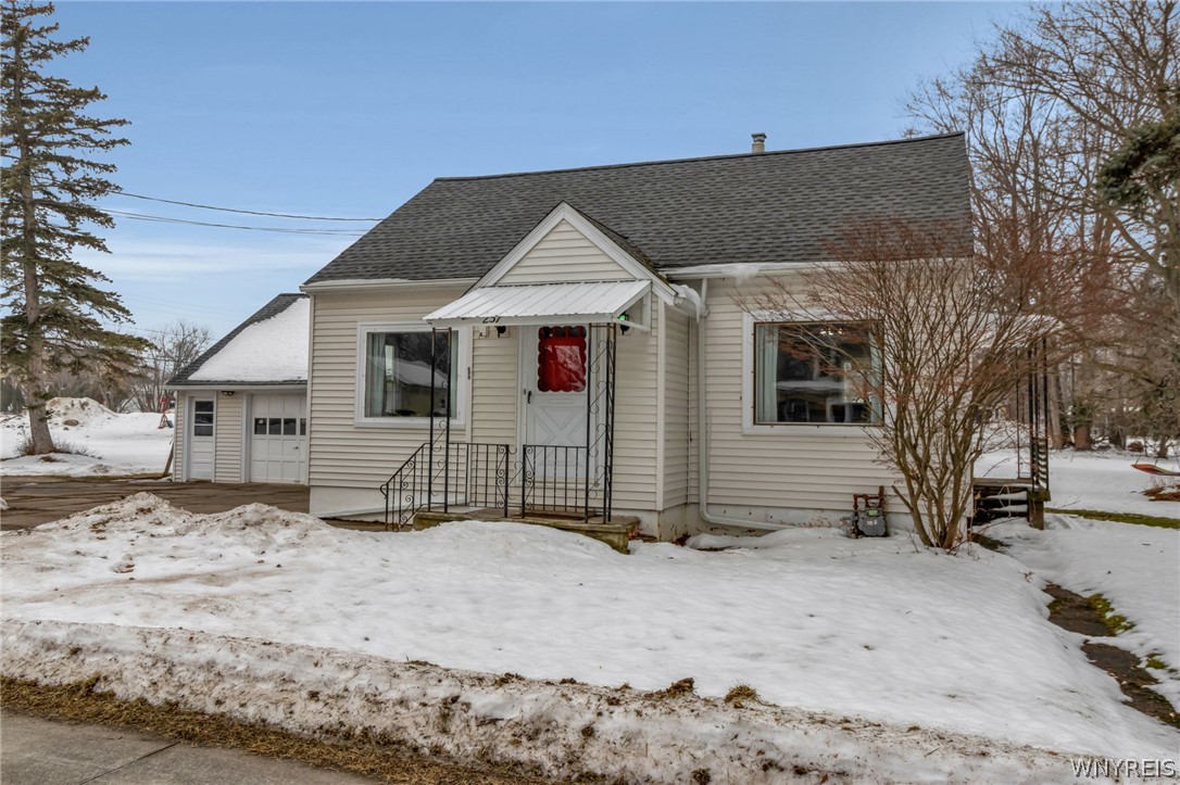 257 Washington Street Wilson, NY 14172 - Photo 3 of 35