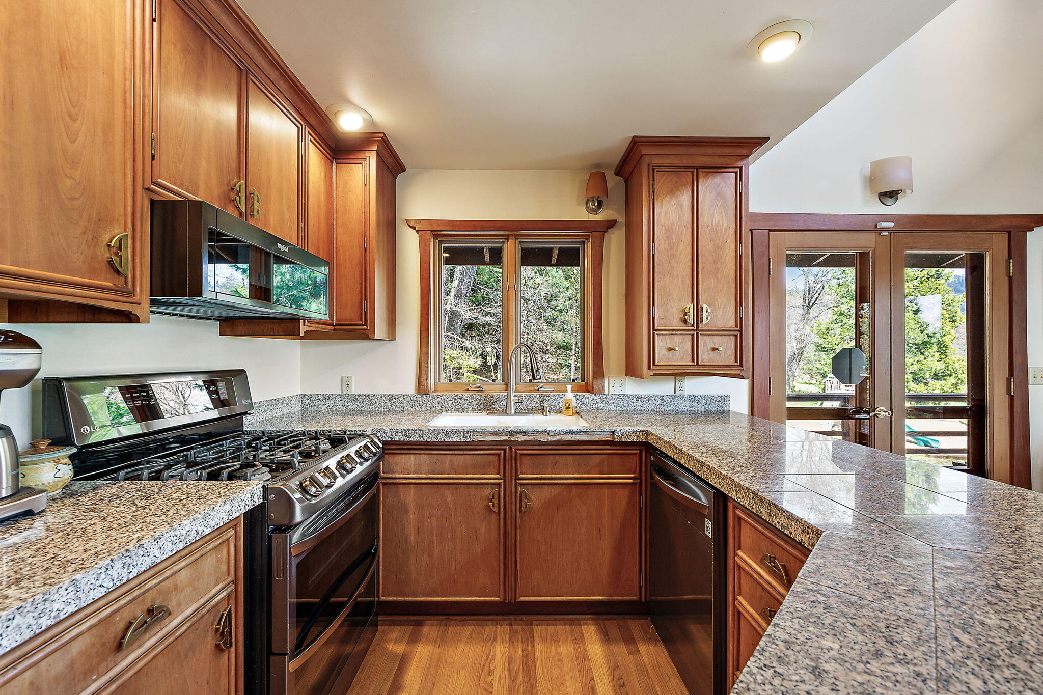 101 Nepal Road Ashland, OR 97520 - Photo 8 of 58 73-web-or-mls-ApxNR (73)