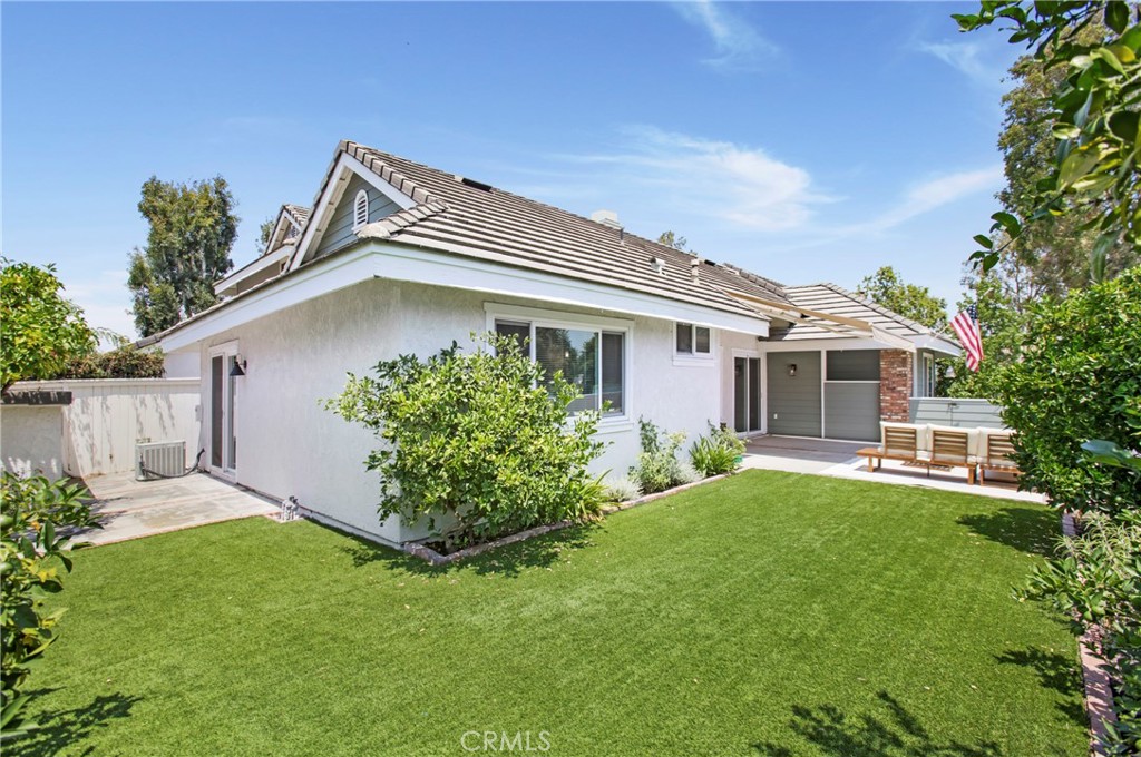 19 Spinnaker Irvine, CA 92614 - Photo 5 of 63 front view of a house with a yard