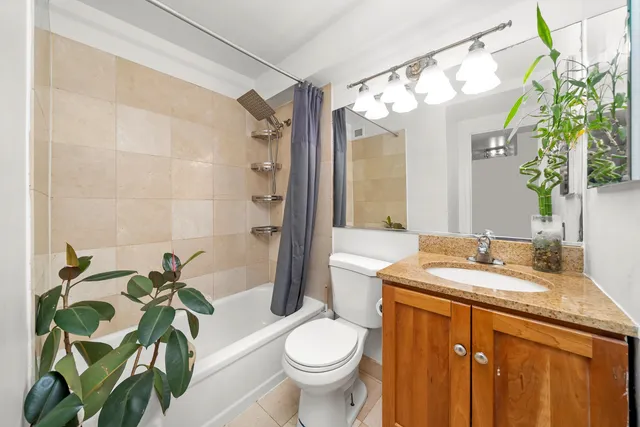 $169,000 | 4343 North Clarendon Avenue, Unit 911, Chicago, IL 60613