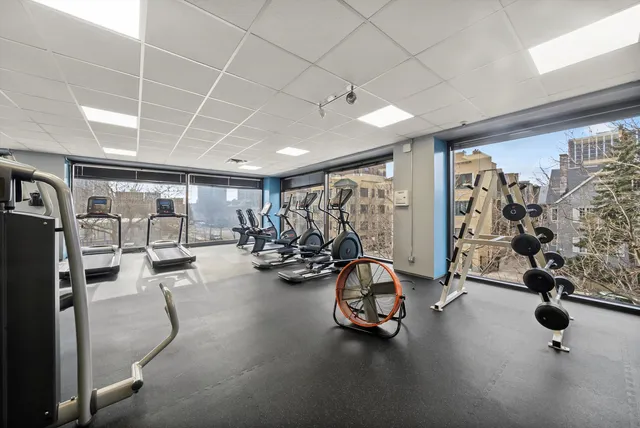 $169,000 | 4343 North Clarendon Avenue, Unit 911, Chicago, IL 60613