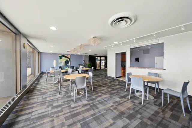 $169,000 | 4343 North Clarendon Avenue, Unit 911, Chicago, IL 60613