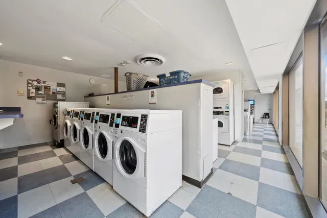 $169,000 | 4343 North Clarendon Avenue, Unit 911, Chicago, IL 60613