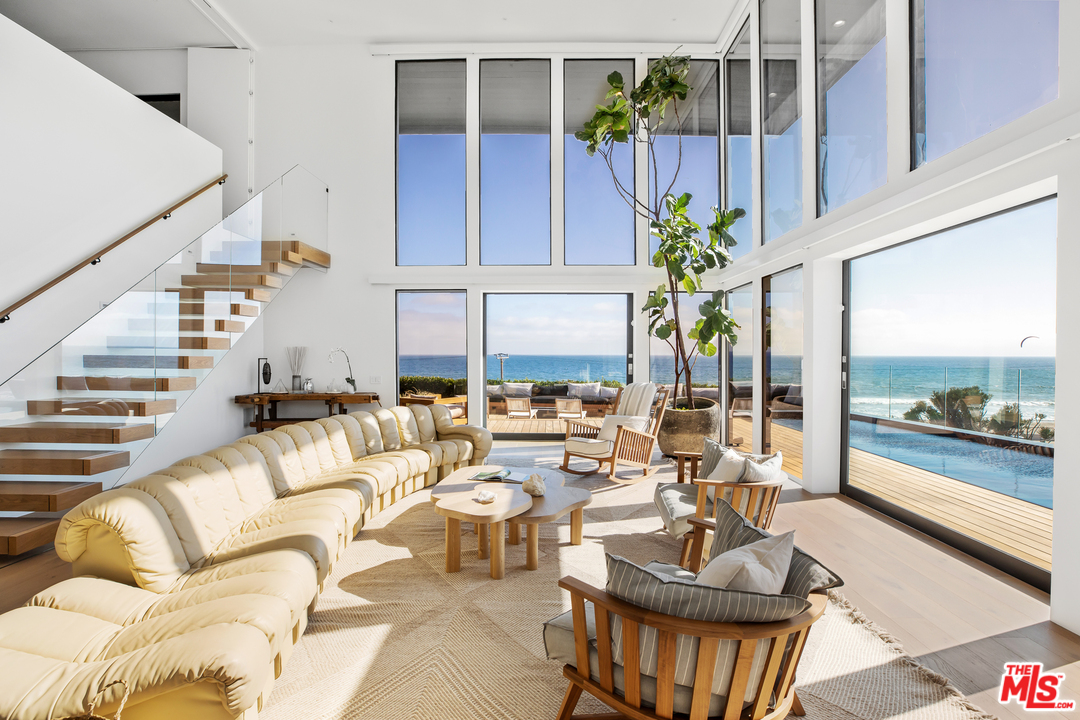 6463 Surfside Way Malibu, CA 90265 - Photo 6 of 31 a living room with furniture