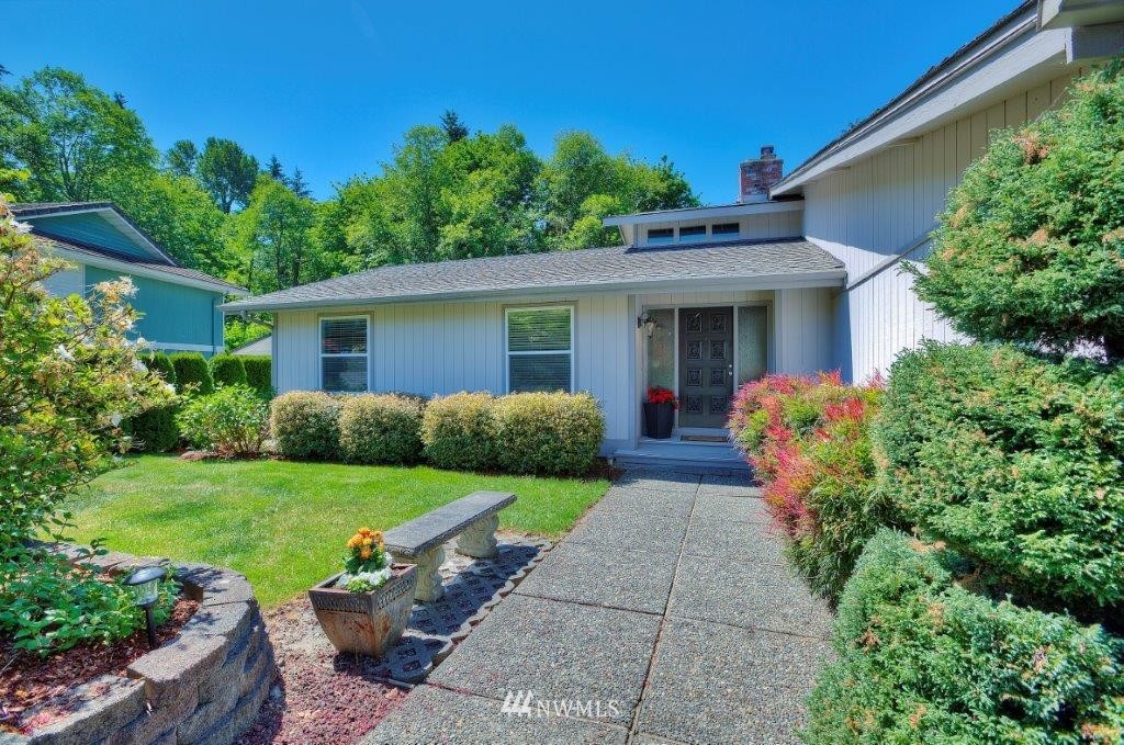 1719 Southeast 18th Place Renton, WA 98055 - Photo 3 of 25