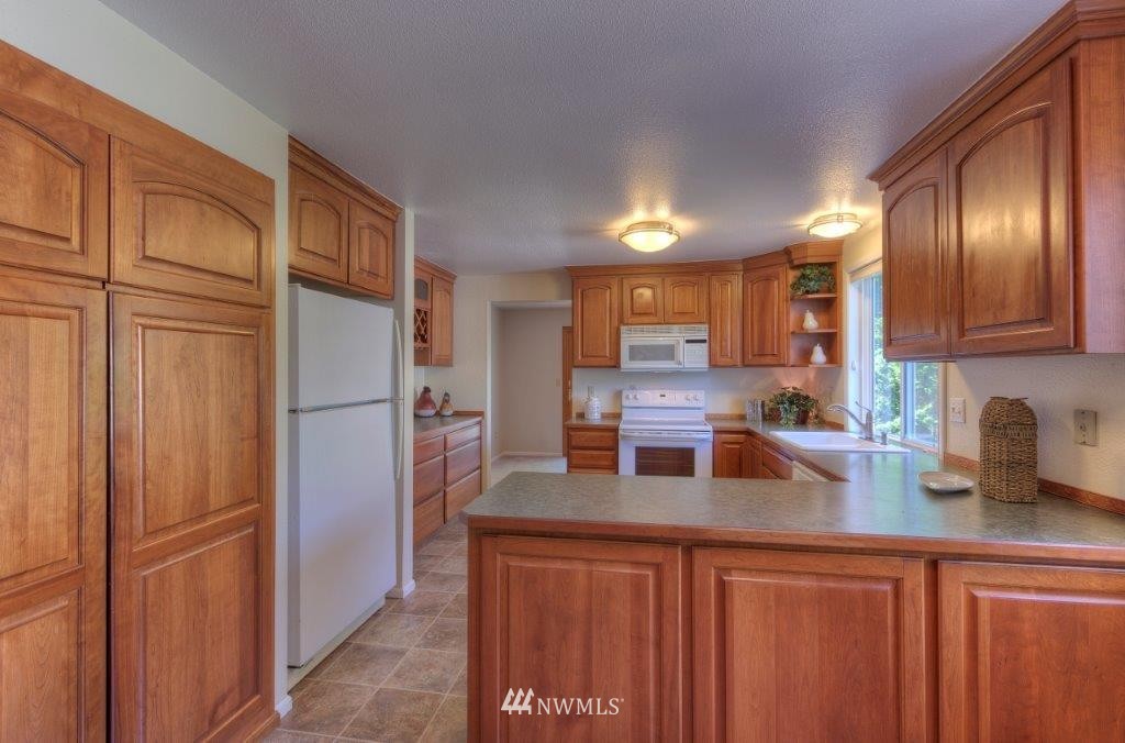 1719 Southeast 18th Place Renton, WA 98055 - Photo 7 of 25