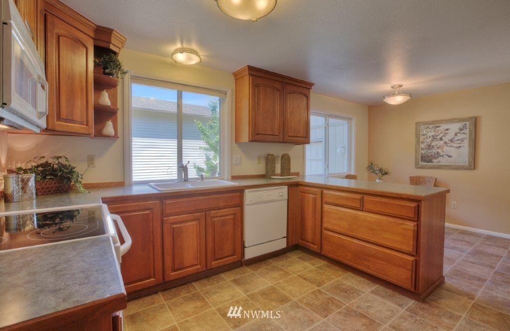 1719 Southeast 18th Place Renton, WA 98055 - Photo 8 of 25