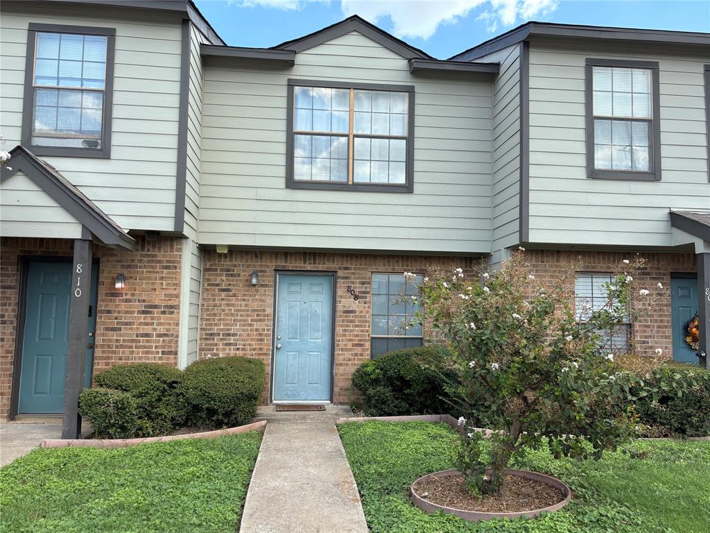 808 West Collins Street Denton, TX 76201 - Photo 1 of 11