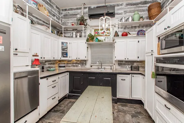 $169,000 | 307 West Railroad Avenue, Osyka, MS 39657