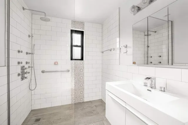 $2,100,000 | 400 West 23rd Street, Unit 6JK | Chelsea