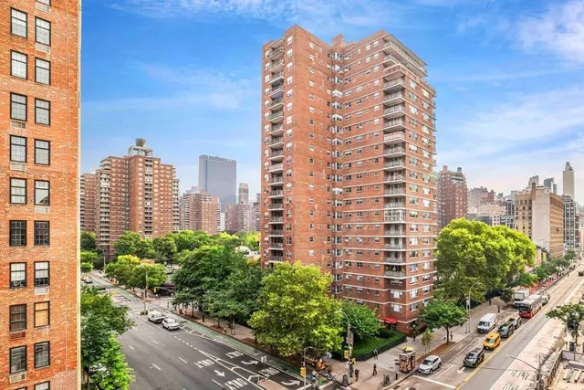 $2,100,000 | 400 West 23rd Street, Unit 6JK | Chelsea
