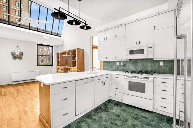 $2,100,000 | 400 West 23rd Street, Unit 6JK | Chelsea