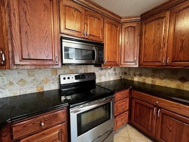 $2,300 | 780 Sudduth Drive, Bridge City, TX 77611