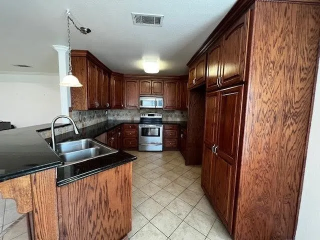 $2,300 | 780 Sudduth Drive, Bridge City, TX 77611