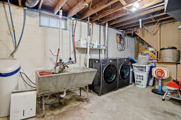 $335,000 | 2303 7th Avenue East, North St. Paul, MN 55109