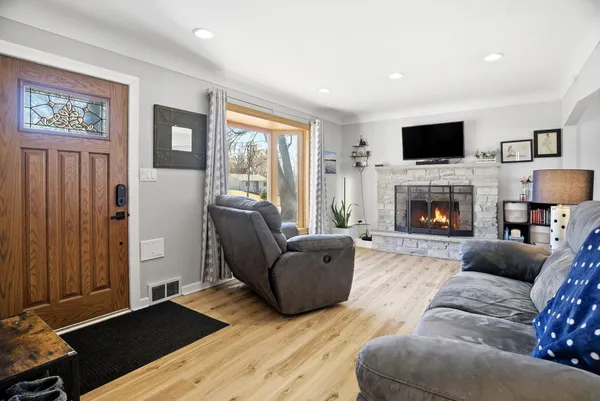 $335,000 | 2303 7th Avenue East, North St. Paul, MN 55109