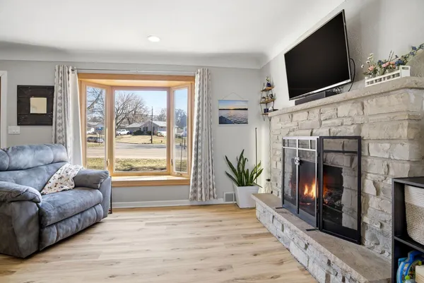 $335,000 | 2303 7th Avenue East, North St. Paul, MN 55109