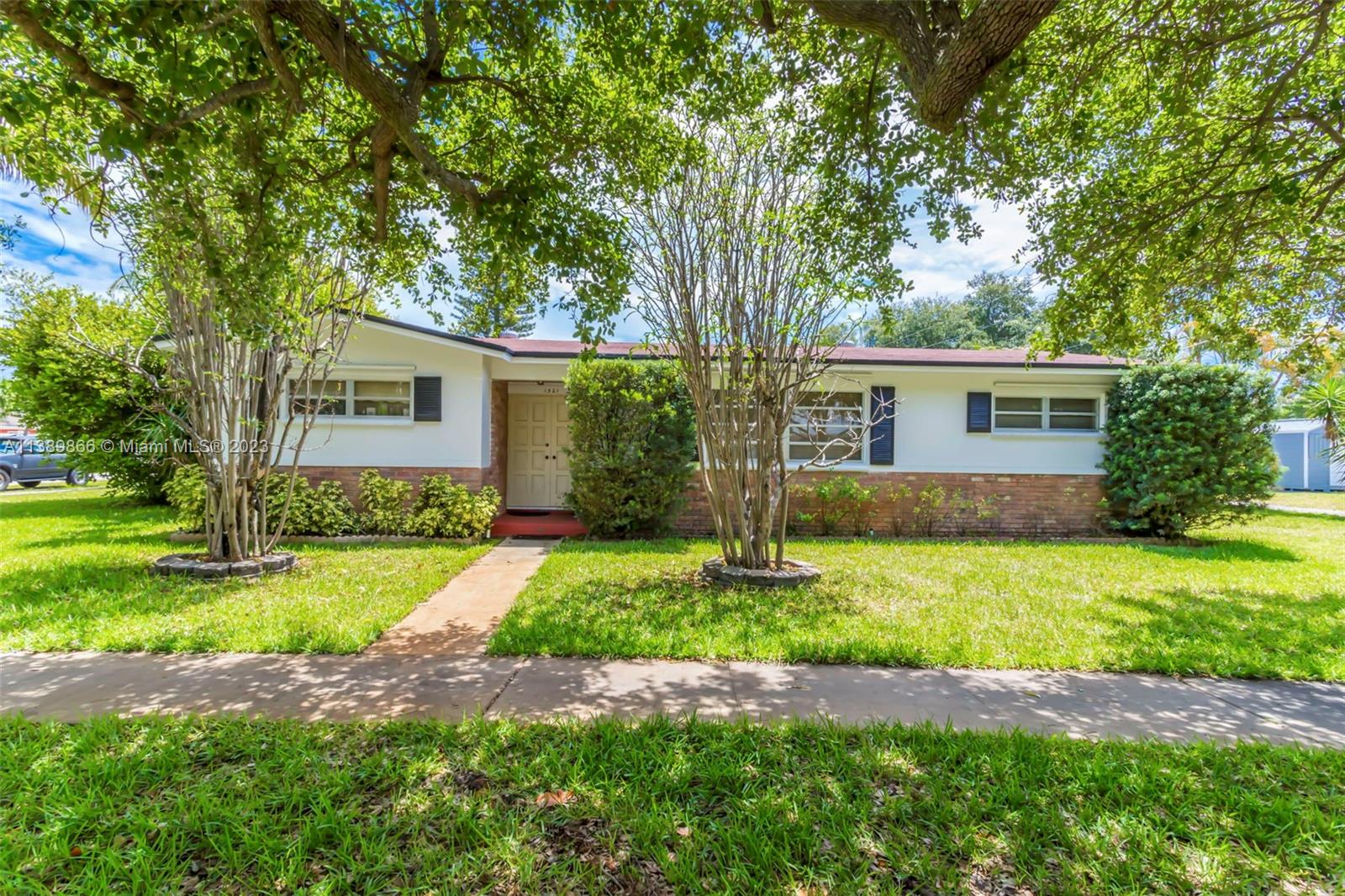 1521 North Park Road Hollywood, FL 33021 - Photo 1 of 25 Gallery Image 1