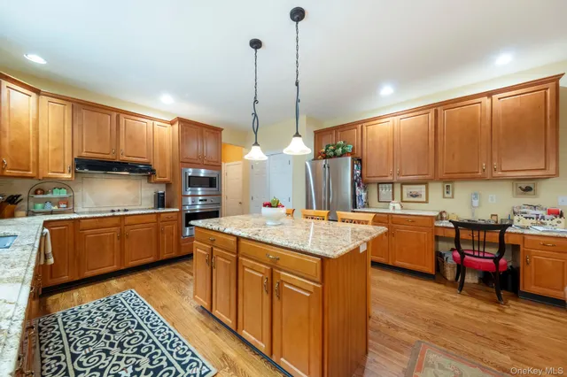 $1,199,000 | 3 Hyatt Lane, Somers, NY 10589