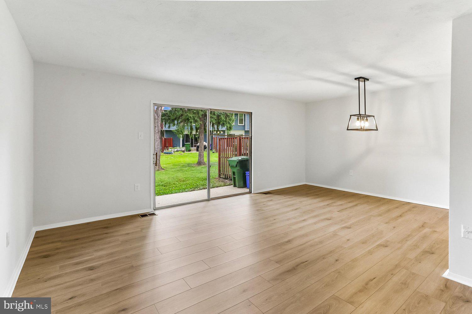 11191 Columbia Pike, Unit 41 Silver Spring, MD 20901 - Photo 24 of 52 Living Room