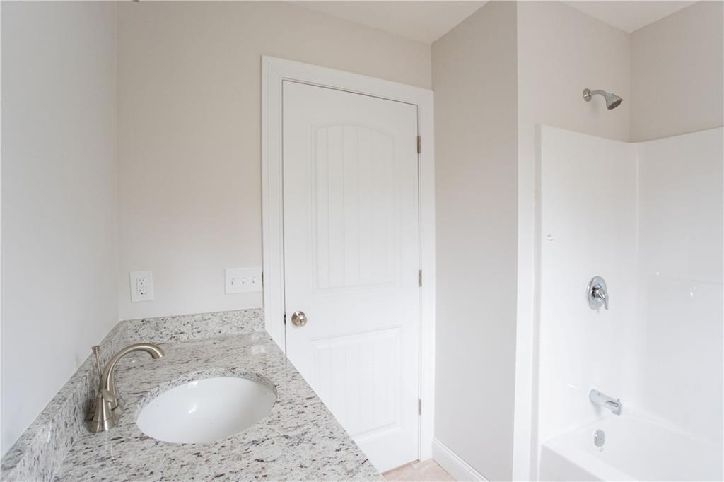 7 Great Pasture Road Cape Neddick, ME 03902 - Photo 20 of 34 The upstairs, shared full bath.