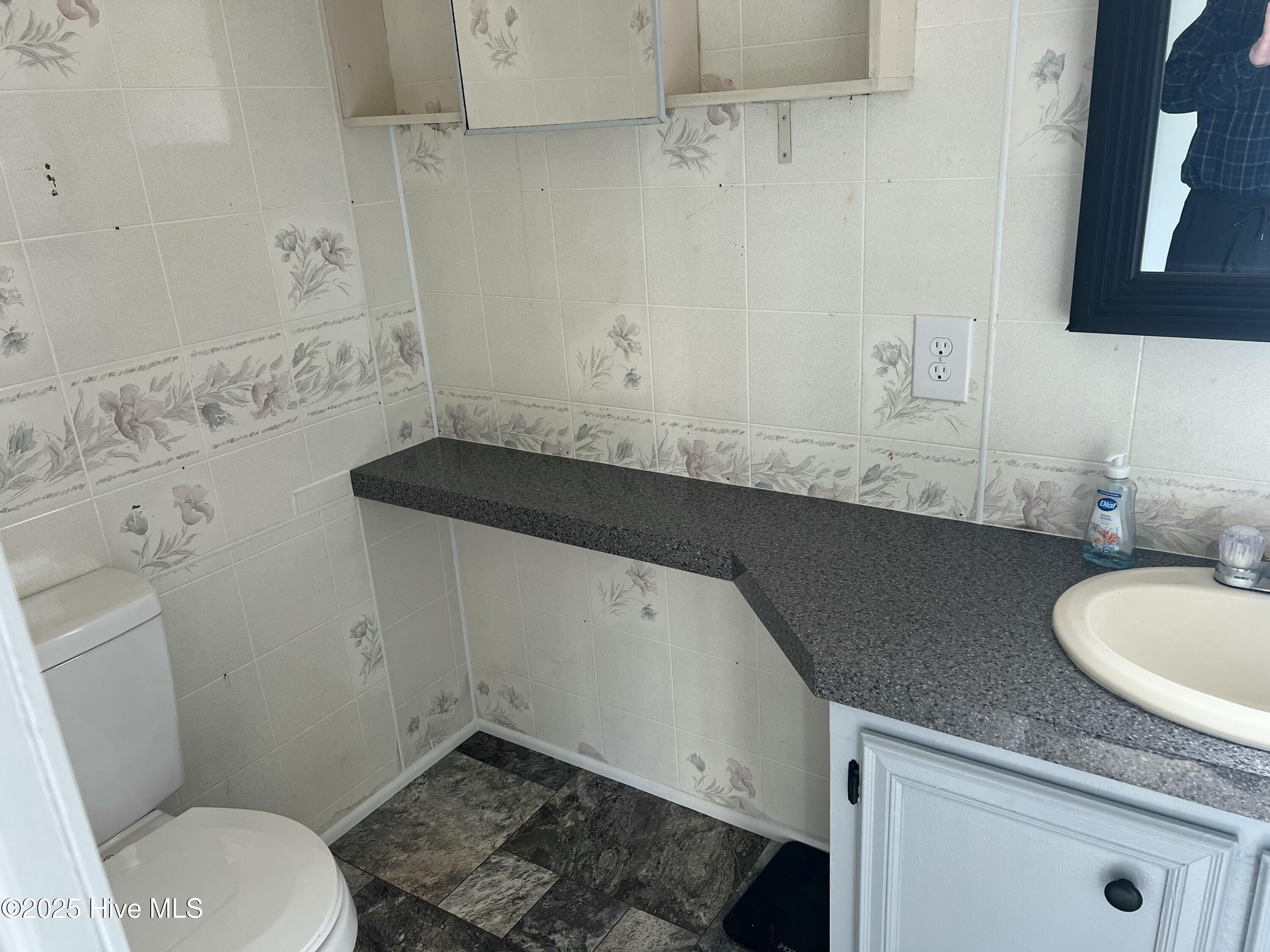 112 Stephen Willis Rd Road Smyrna, NC 28579 - Photo 12 of 18 Master bath