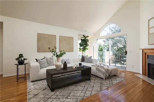 $599,000 | 645 Ohio Avenue, Unit 402, Long Beach, CA 90814